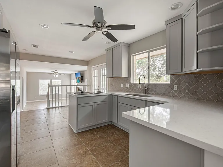 610 Butterfly Rdg — Photo 18