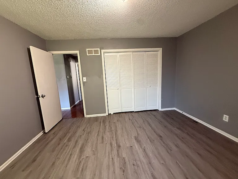 317 NW Highland Ln — Photo 11