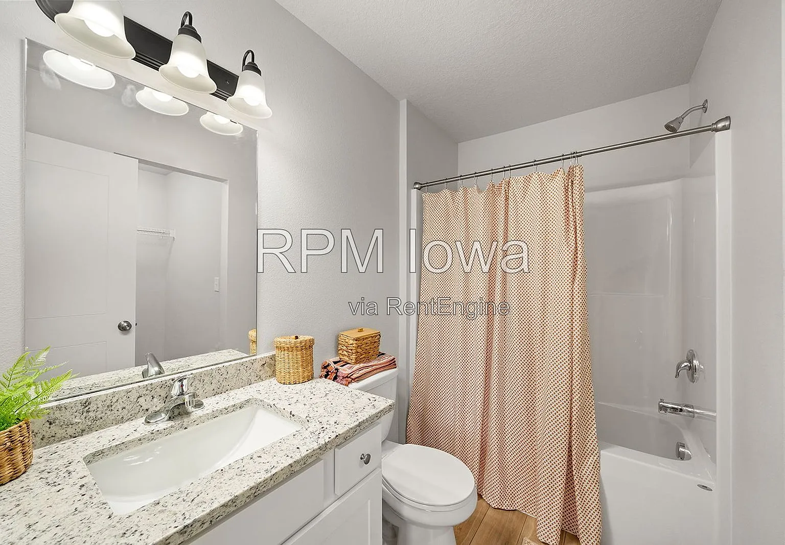 3 bed, 2.5 bath, 1239 sqft, $1,950 — Photo 4