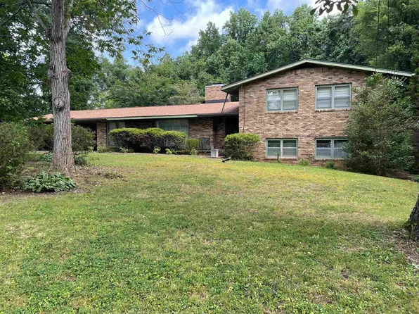 105 Fountain Ave, Sheffield, AL 35660