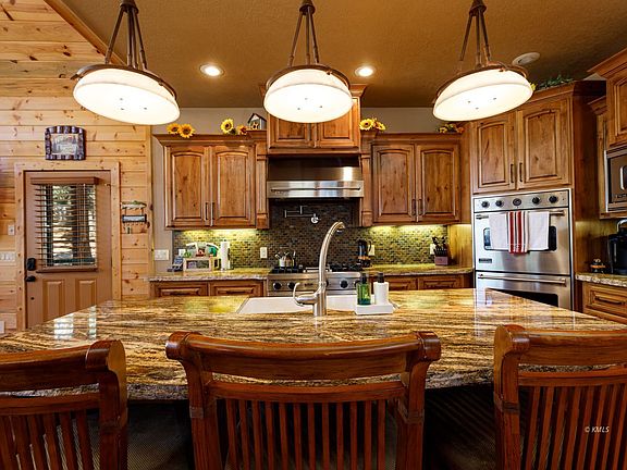 4th image of 1325 E Henry Rd