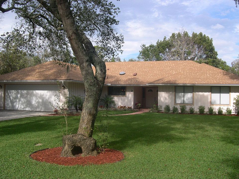 Front of House w/ Large Front Yard