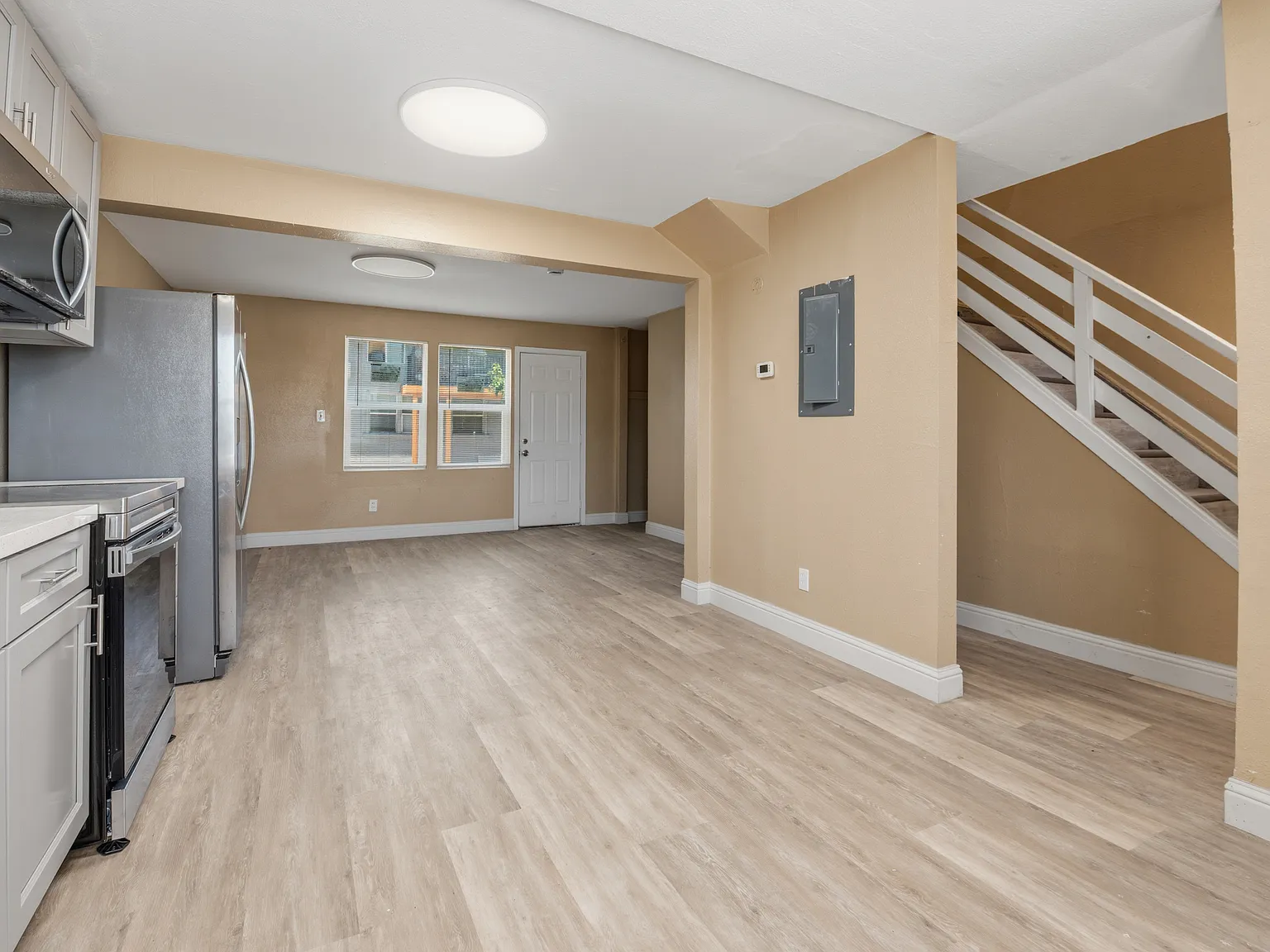 3 bed, 1050 sqft, $1,945 — Photo 4