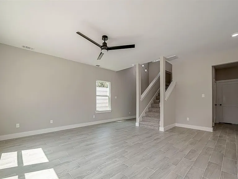 8128 Chateau St — Photo 14