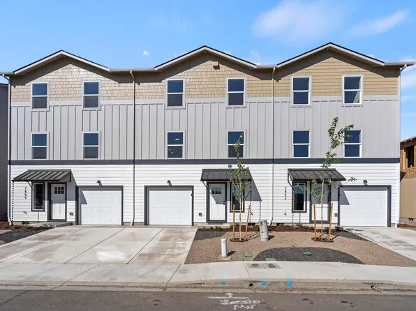 7891 28th St, White City, OR 97503