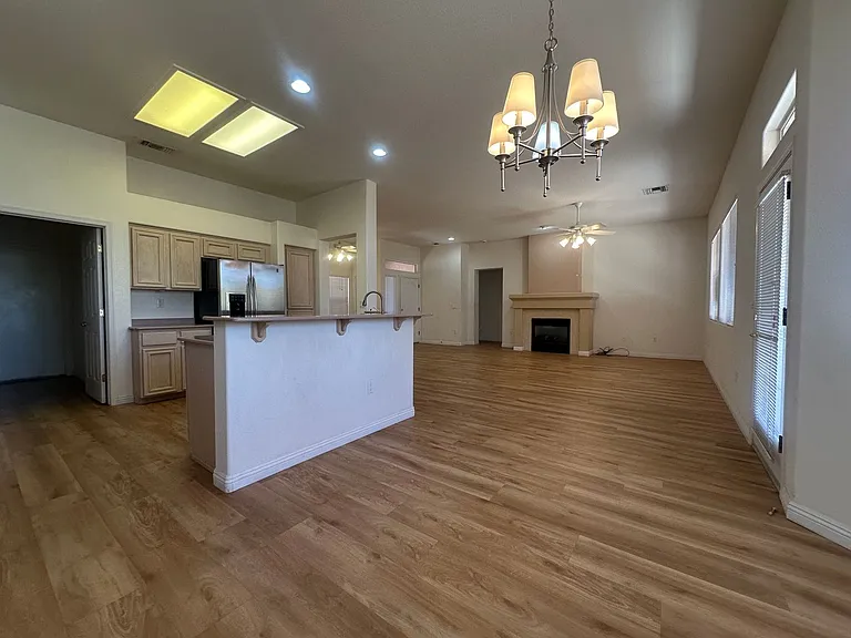 10717 Dover Creek Ave — Photo 11