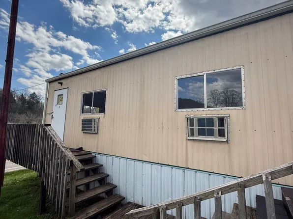 2539 Spencer Rd #B, Clendenin, WV 25045