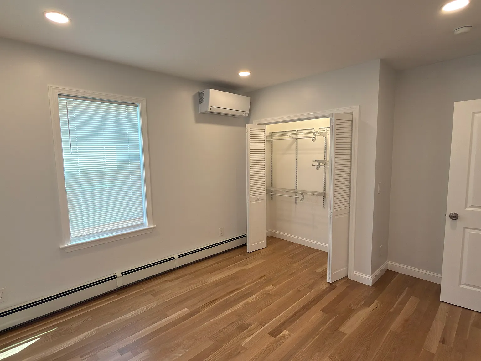 3 bed, 1000 sqft, $3,400 — Photo 4