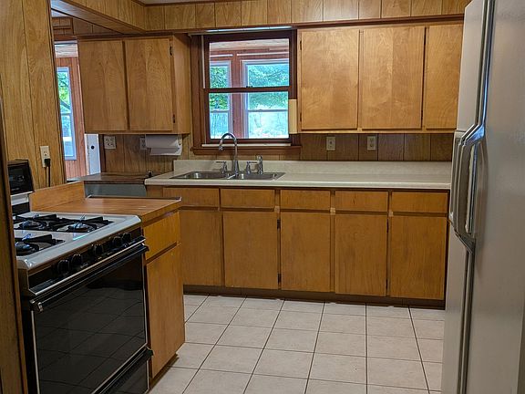 3rd image of 4407 N State Rd