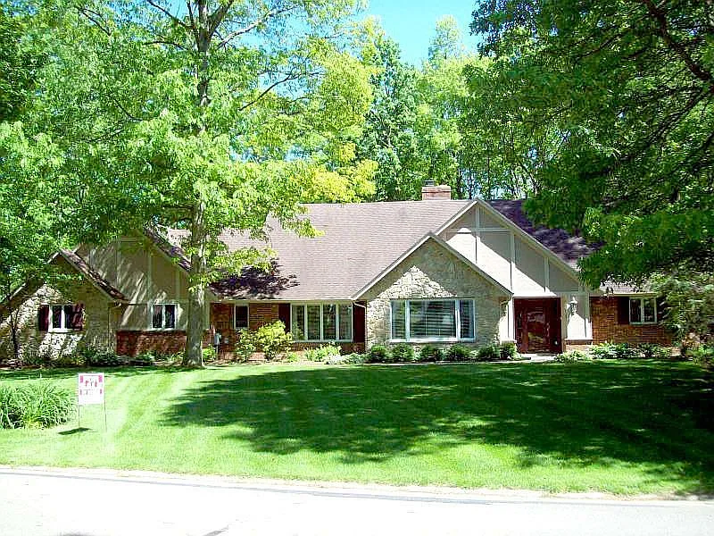 2845 Broken Woods Dr photo 1