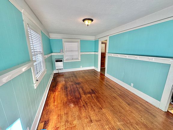 3rd image of 220 S Broadway #2