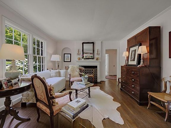 5th image of 2354 Hurst Dr NE