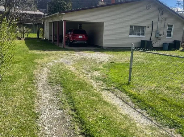 105 River Rd, Hazard, KY 41701