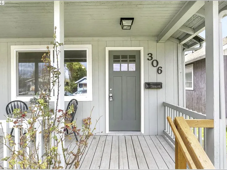 306 18th Ave — Photo 2