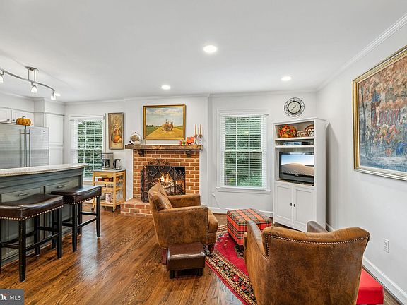 4th image of 3008 Federal Hill Dr