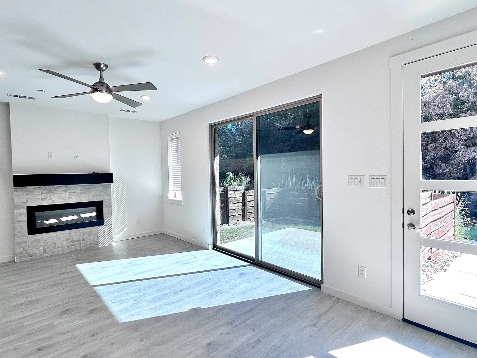 3 bed, 1883 sqft, $2,795 — Photo 3