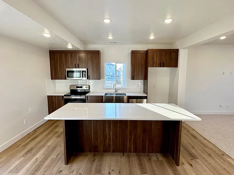 542 W 1150 N — Photo 1