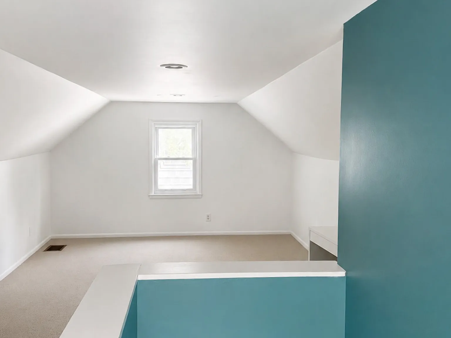 3 bed, 1.5 bath, 1100 sqft, $2,600 — Photo 3