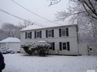 180 Jefferson St, East Islip, NY 11730