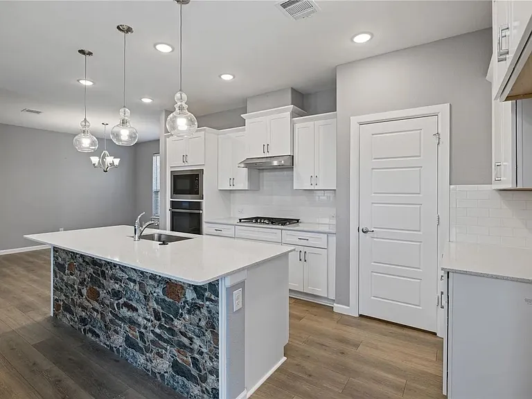 12405 Iveson Dr — Photo 10
