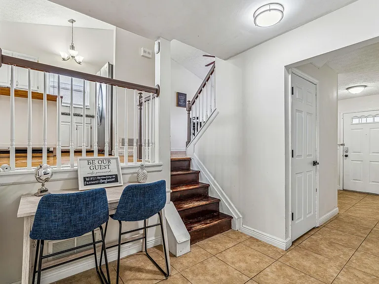 3270 Gurtis Dr — Photo 4