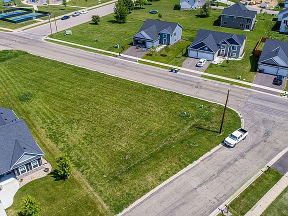 3rd image of 2103 Primrose Ln