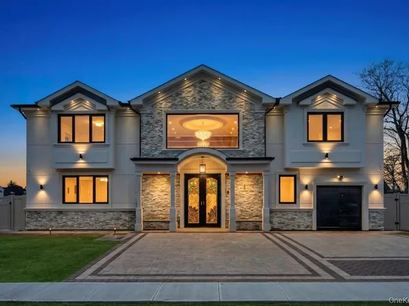 36 Jupiter Lane, Levittown, NY 11756