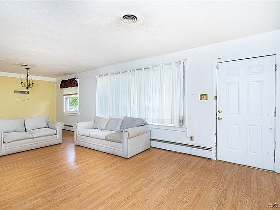 5th image of 403 Danray Dr