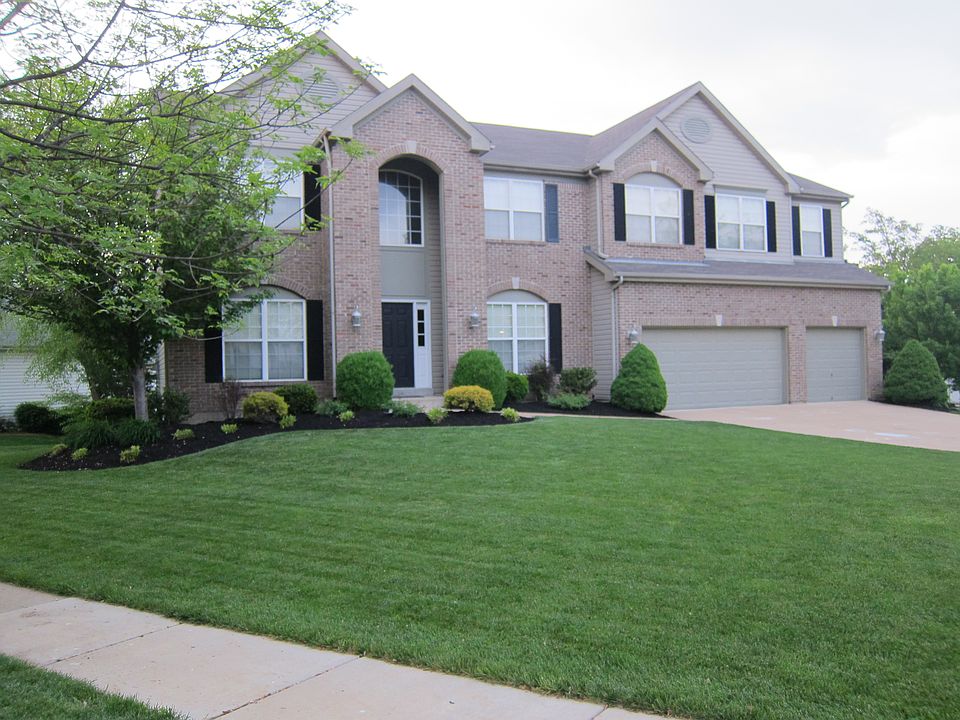 1st image of 15215 Carriage House Ct