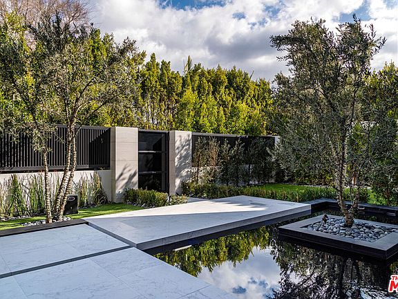 3rd image of 1475 Bel Air Rd