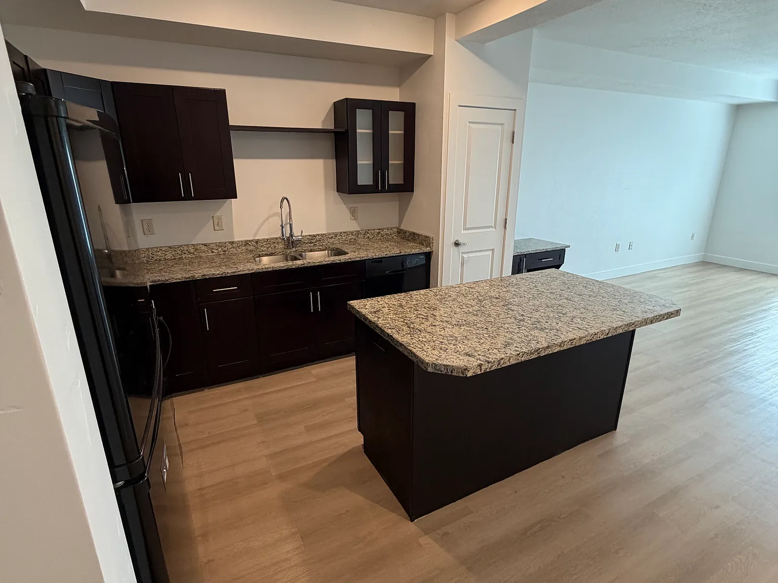 1 bed, 750 sqft, $1,306 — Photo 1