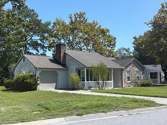 3rd image of 654 Bluebird Ln