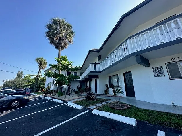 2401 NW 9th Ave — Photo 21