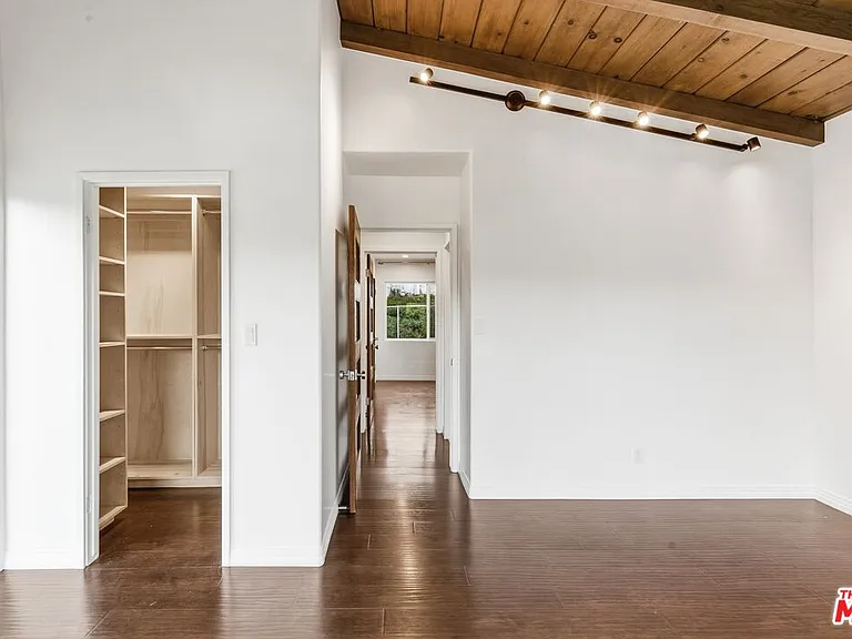 3476 Troy Dr — Photo 34