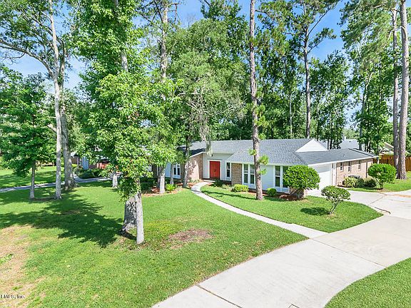 3rd image of 404 Perthshire Dr