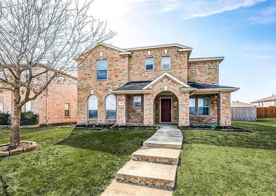 1st image of 3017 Helen Ln