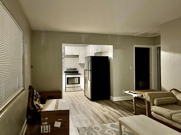 3rd image of 330 Wall Ave