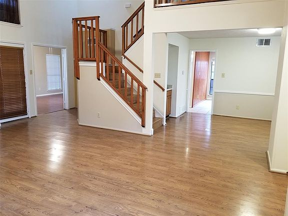 3rd image of 2713 Galemeadow Dr