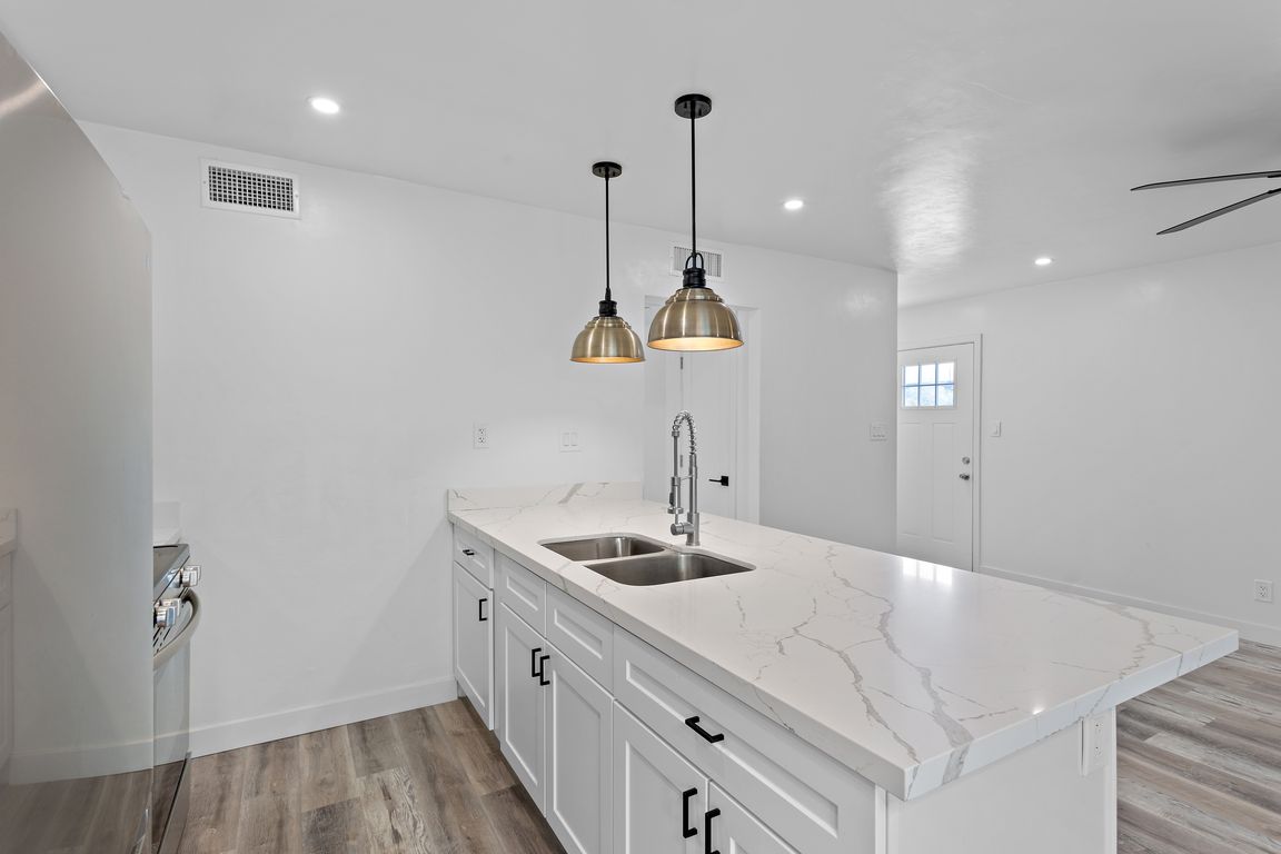 next background image