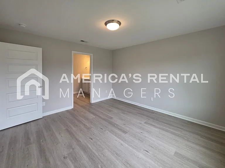 10312 Squires Way — Photo 35