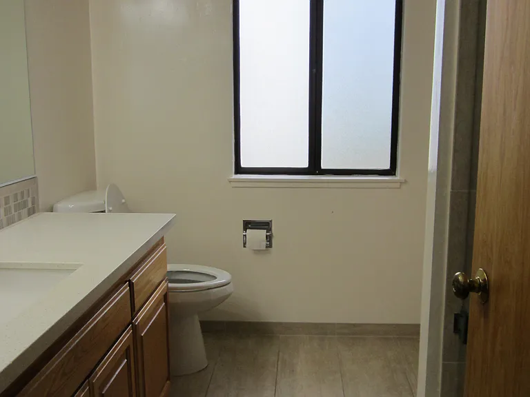 3725 Lincolnwood Dr — Photo 29