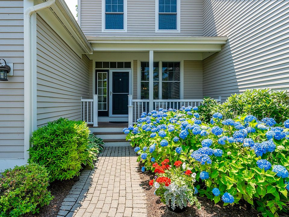 1st image of 14 Stony Brook Dr #516