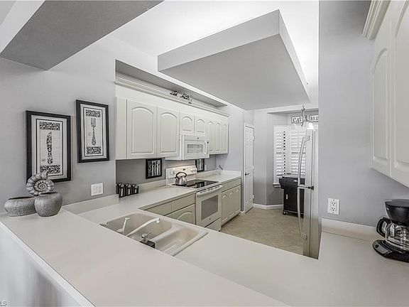 5th image of 322 La Peninsula BLVD #322