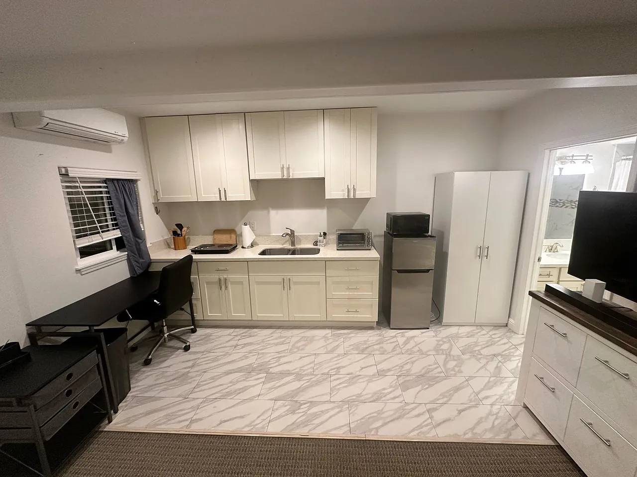 Studio, 288 sqft, $1,750 — Photo 2