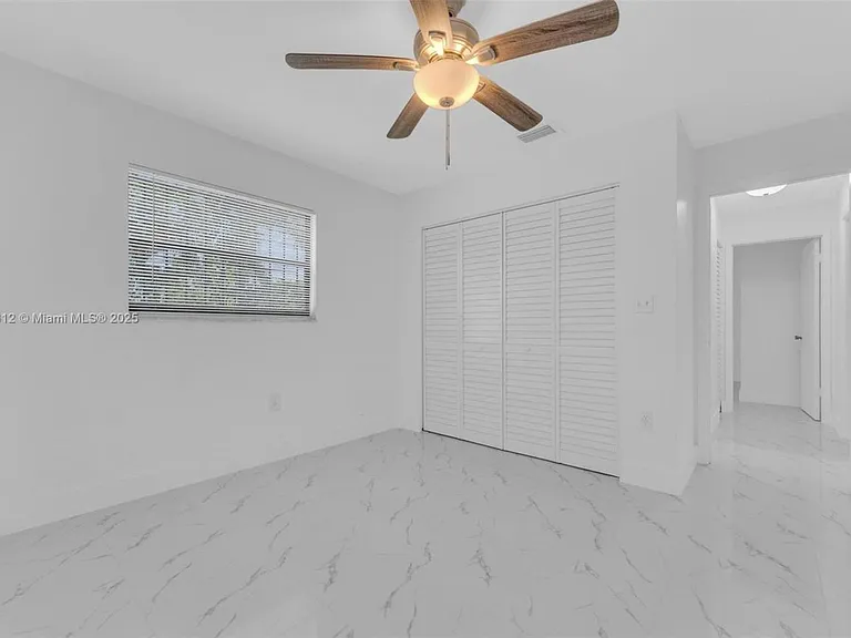 2401 SW 102nd Ave — Photo 12