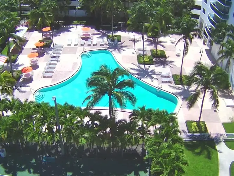 19380 Collins Ave #418 — Photo 9