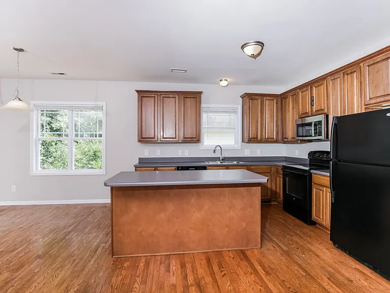 200 Willowbrook Cir — Photo 7