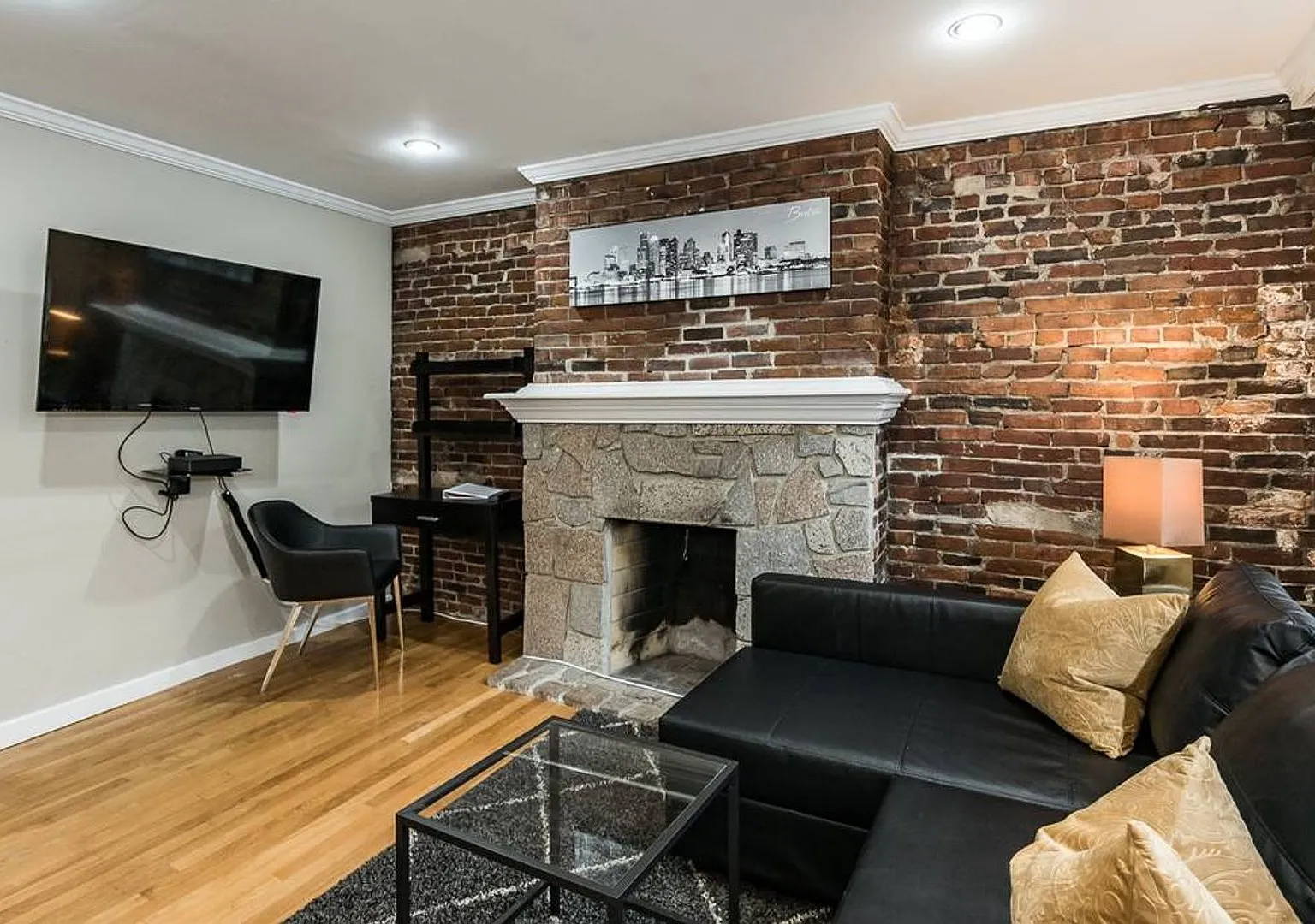 Historic Beacon Hill Charm 2 Bed | 1 Bath — Photo 3