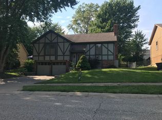 14002 S Cottonwood Dr, Olathe, KS 66062