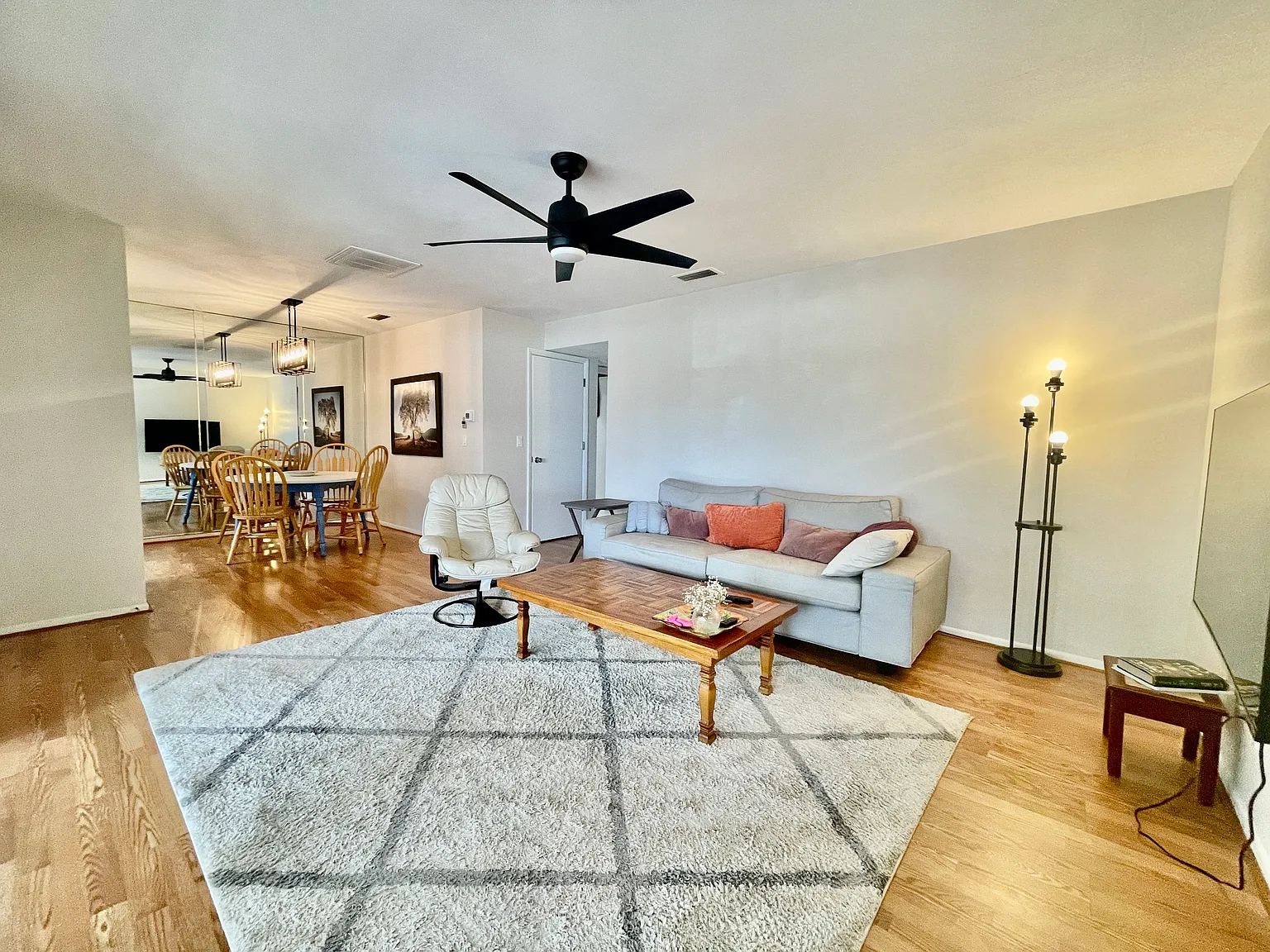 2 bed, 840 sqft, $1,500 — Photo 1